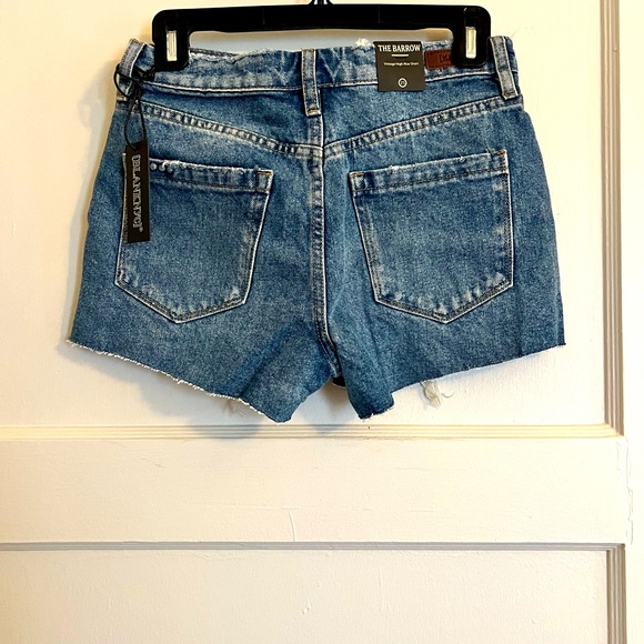 Vintage high-rise, distressed denim short - Picture 2 of 2